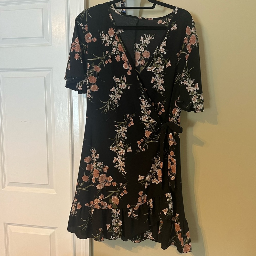 Floral wrap dress, like new!